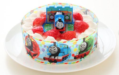 1才にも大人気!小麦粉不使用トーマスケーキ